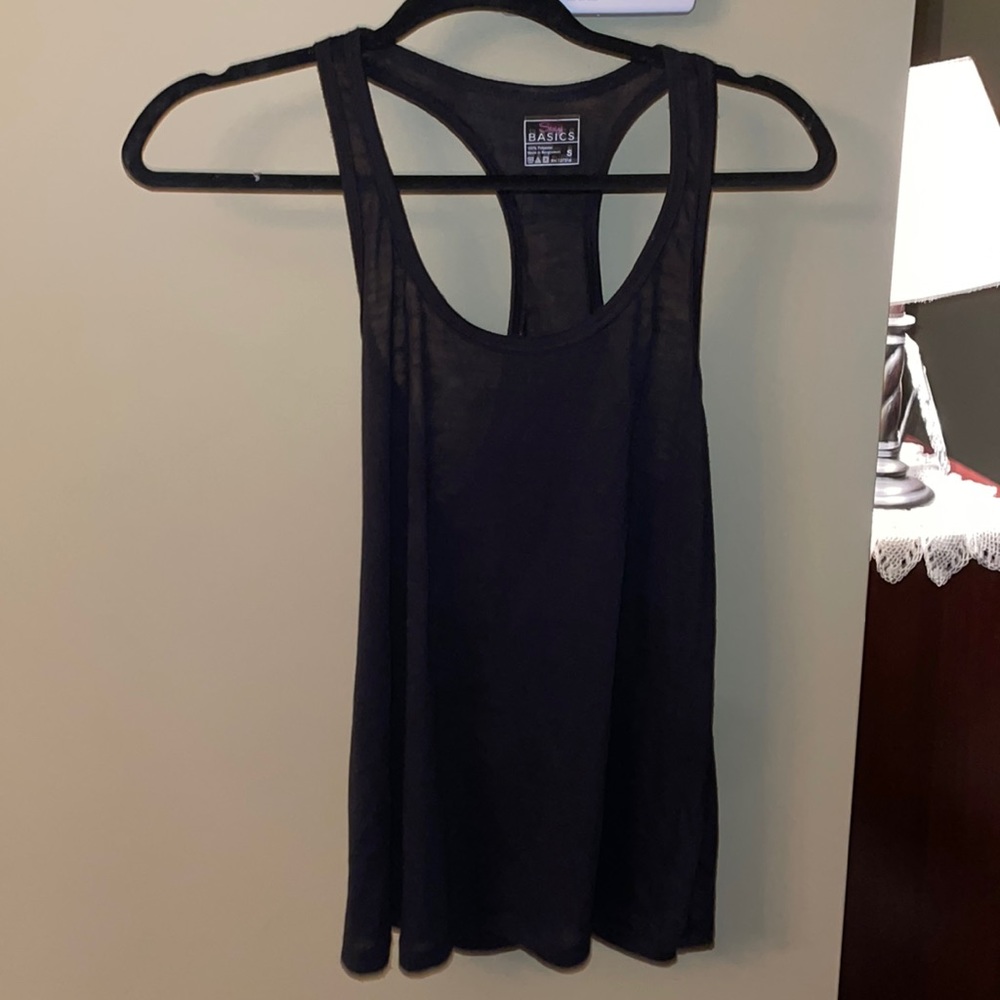 4 identical black tank tops